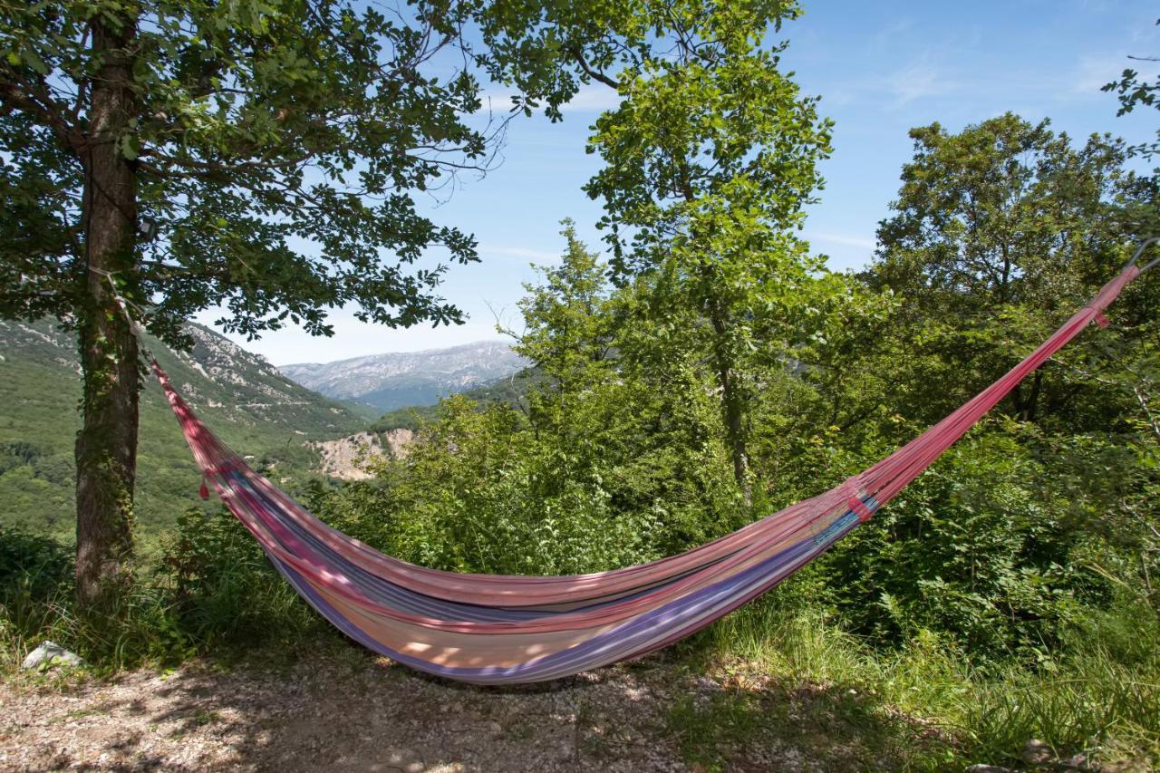 Chambre D'Hotes La Cascade Courmes Dış mekan fotoğraf