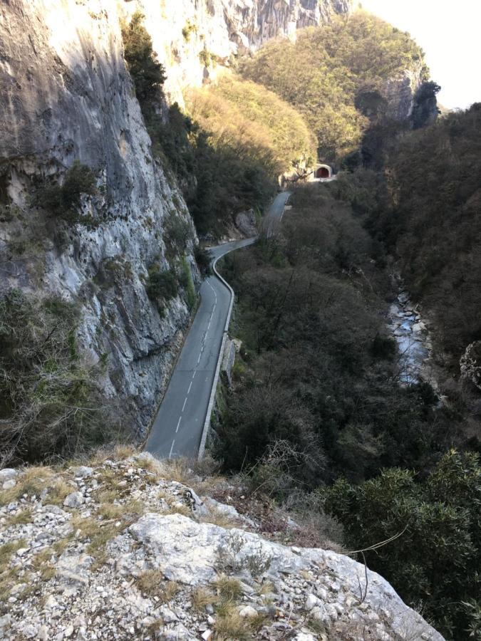 Chambre D'Hotes La Cascade Courmes Dış mekan fotoğraf